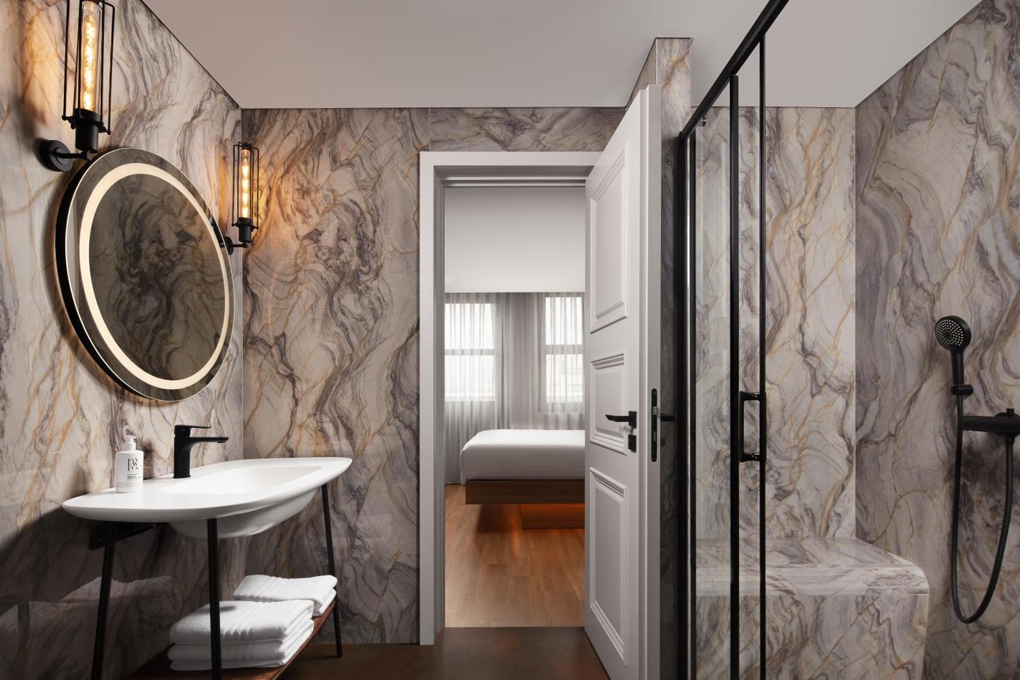 Moxy Taksim Hotel *