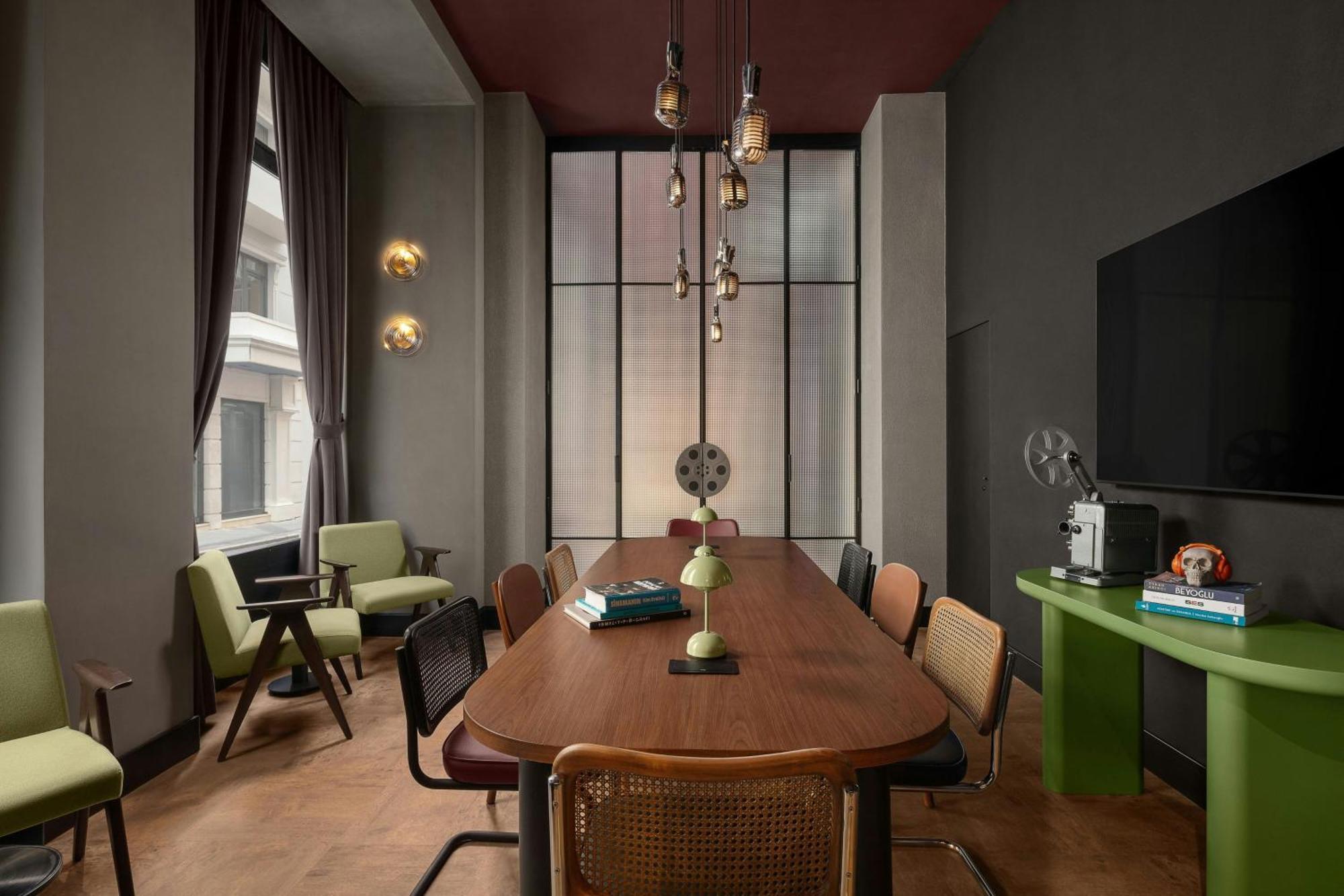 Moxy Taksim Hotel *