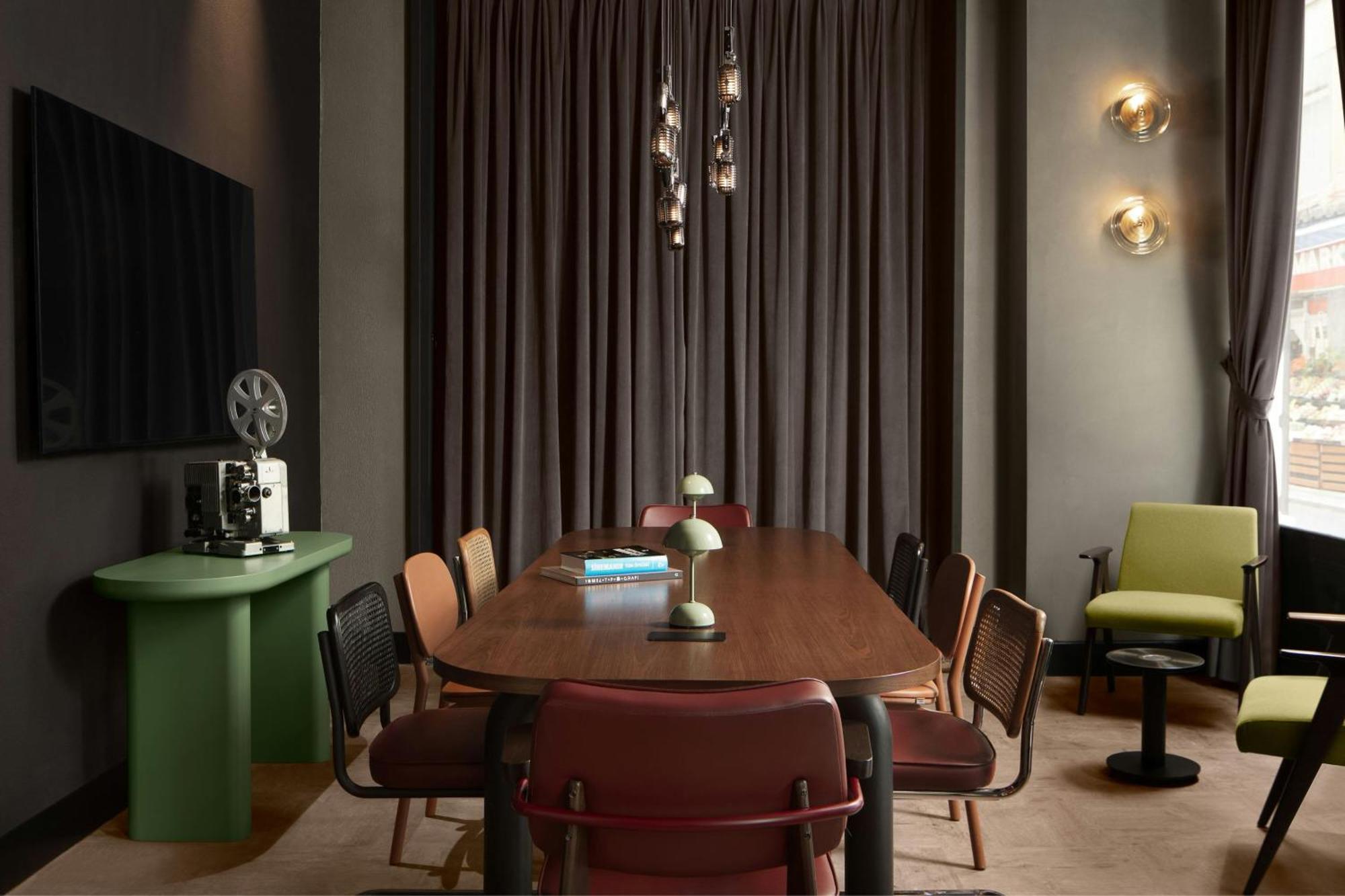 Moxy Taksim Hotel *